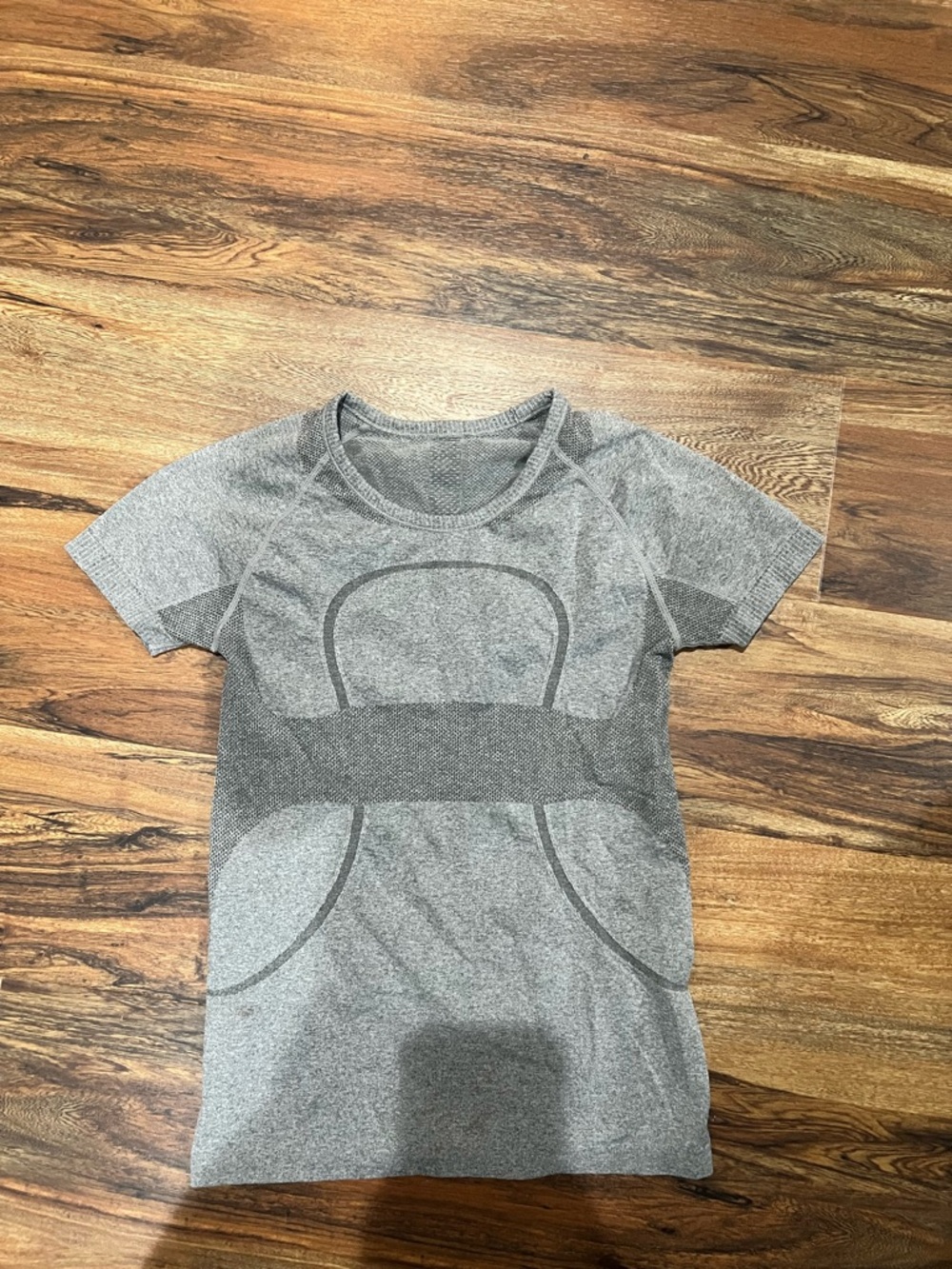 lululemon athletica Gray Seamless Short Sleeve Top Swiftly EUC Size 4